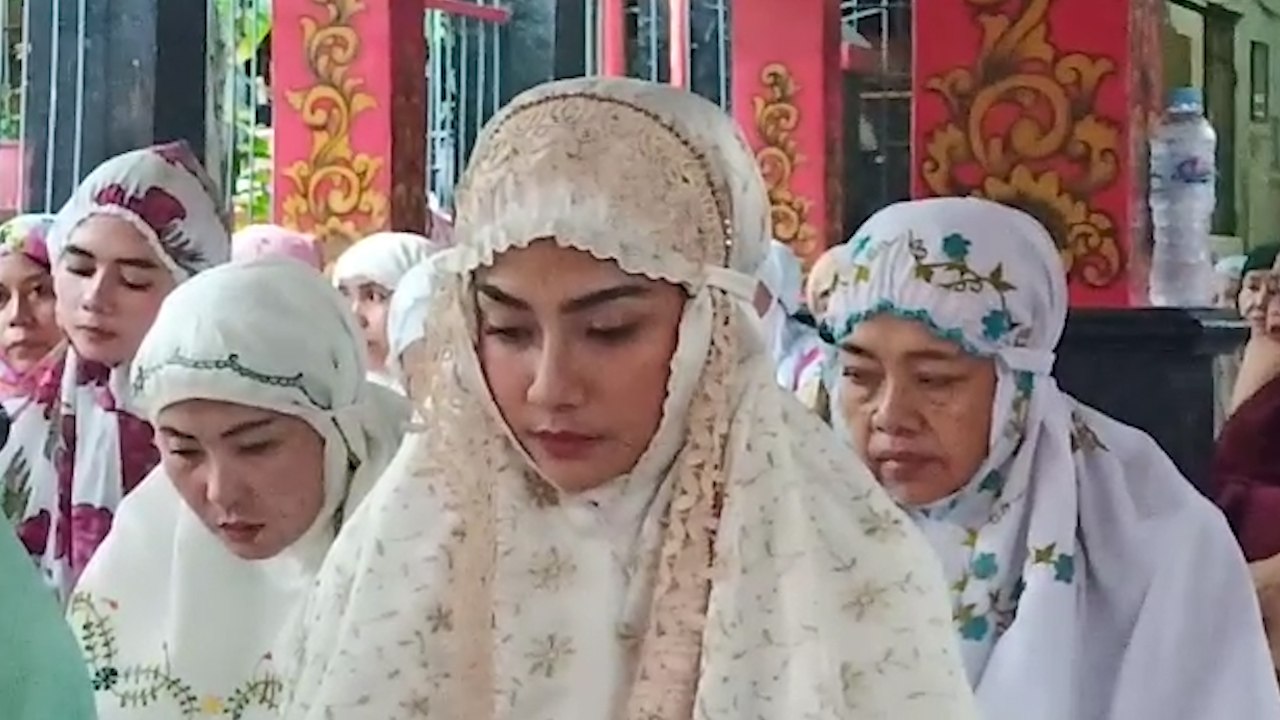 Lebaran di Penjara, Vanessa Angel Menangis