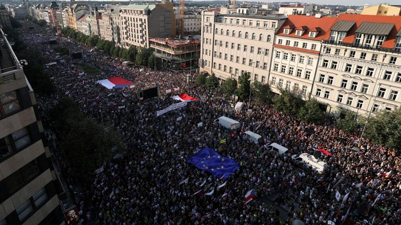 Huge protests in Prague demand resignation of Czech PM Andrej Babiš