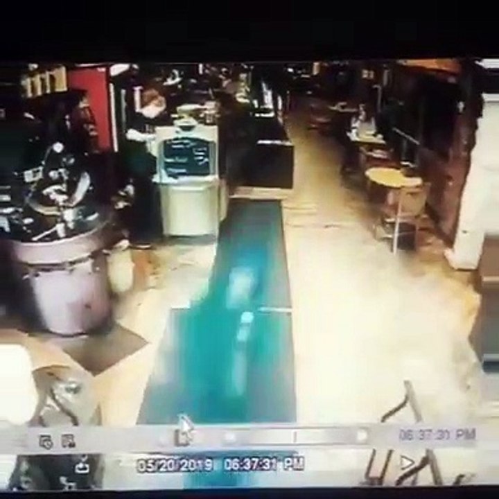 Quand un enfant vole la boite des pourboires d’un restaurant