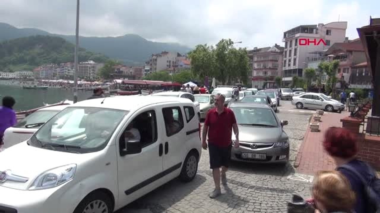 BARTIN 6 BİN NÜFUSLU AMASRA'YA 50 BİN KİŞİ GELDİ