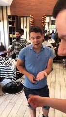 Pour 200€, il se fait raser les cheveux !