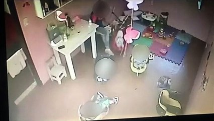 Graban los maltratos de una docente en una guardería de La Plata