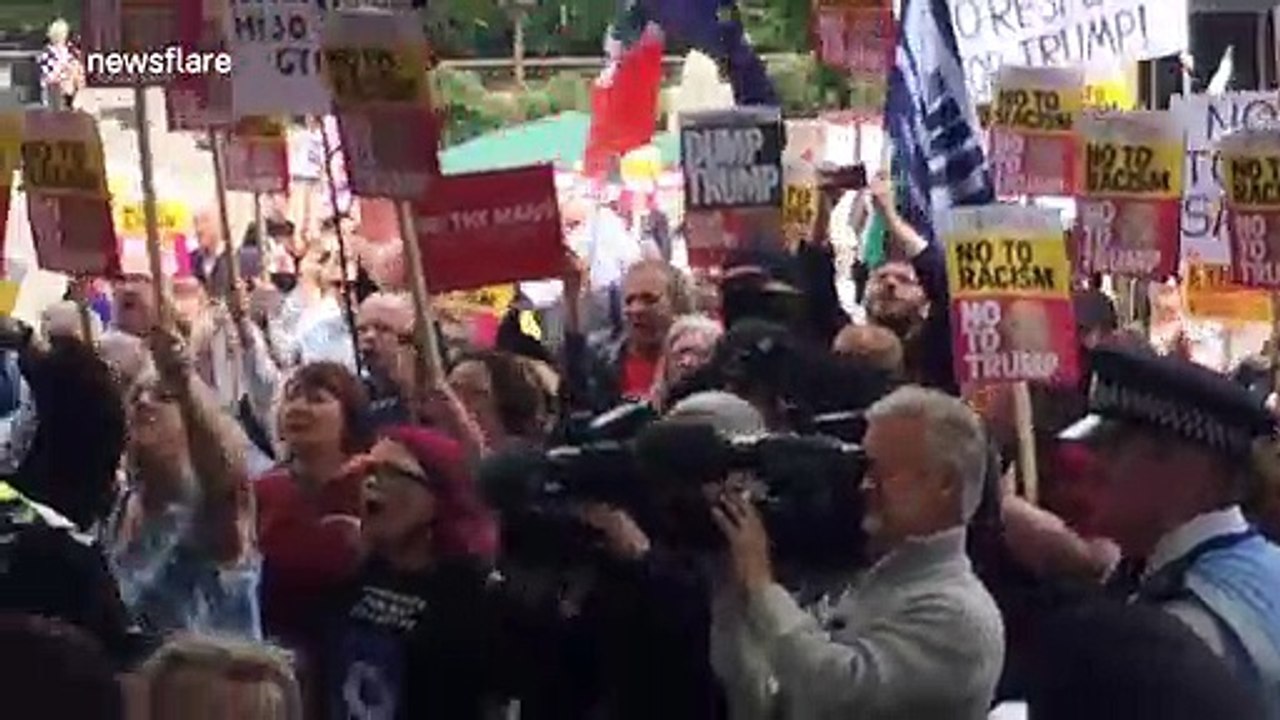 Police forced into action as Trump supporters come face-to-face with protesters in Portsmouth, UK