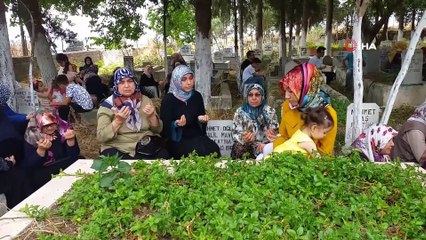 25 yıldır hatim duası yapıp mezarlıkta bayramlaşıyorlar