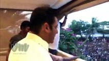 LIVE VIDEO: Salman Khan Wishes EID Mubarak To His Fans At His Galaxy Apartment