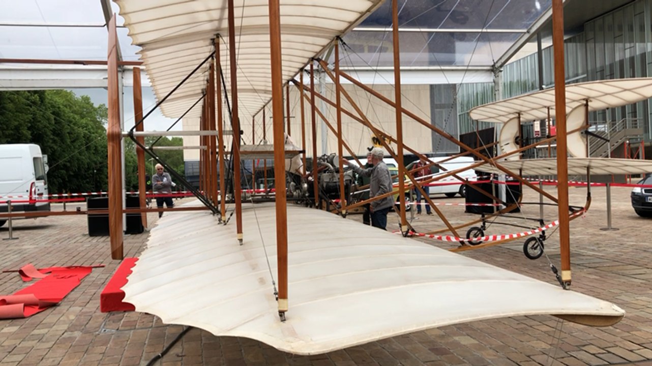 Une réplique du Flyer III des frères Wright aux Jacobins