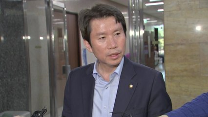 與, 원내대표 회의실서 취재진 질의응답 / YTN