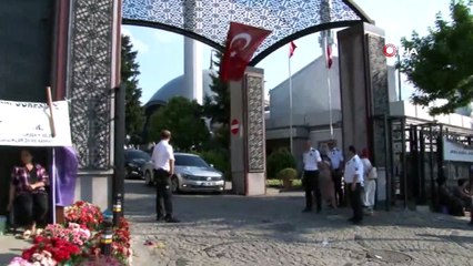 Cumhurbaşkanı Erdoğan 15 Temmuz şehidi Erol Olçok’un mezarını ziyaret etti