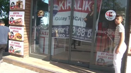 Kiralık dükkanda mahsur kalan kediyi kurtarma operasyonu