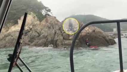 물때 놓쳐 갯바위 고립된 낚시객 구조 / YTN