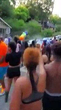 Des policiers se font attaquer au pistolet à eau par des jeunes !