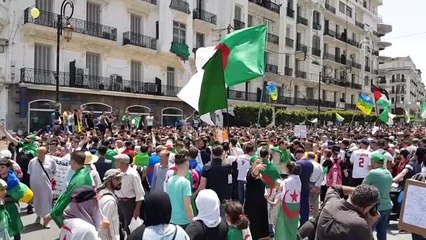 "Buteflika rejiminin temsilcileri" protesto edildi - CEZAYİR