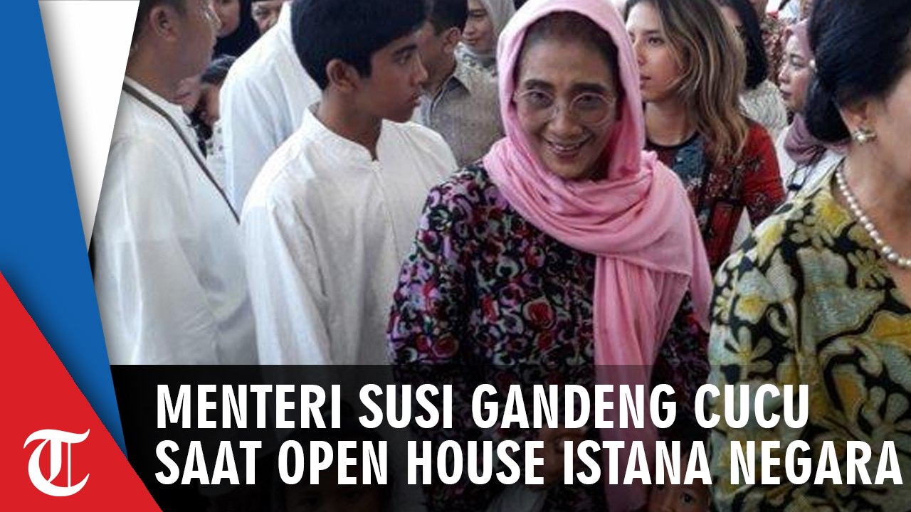 Menteri Susi Tenteng Cucu Hadiri Open House di Istana Negara