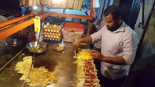 Pakistani food street Anda shami burger_Saddam Burger point