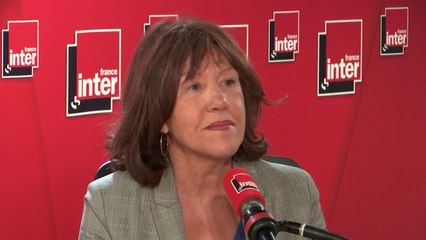 Raphaëlle Bacqué au sujet du père de Lagerfeld : "Pendant 30 ans, il ment sur son âge et sa nationalité."