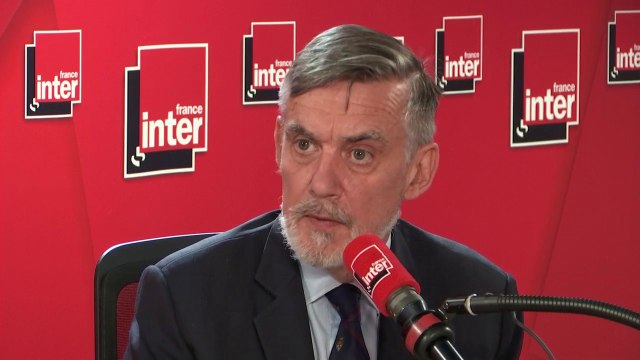 François Sureau : La seule révision constitutionnelle intelligente serait celle qui viserait à remettre à plat la crise de la démocratie représentative, et à se demander comment réorganiser différemment des pouvoirs hérités du passé