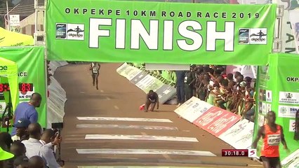 Le superbe geste d'un athlète Kenyan pour venir en aide à un adversaire