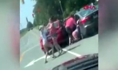 Kadınların yol kavgasında yumruklar konuştu