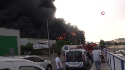 Tekstil fabrikası alevlere teslim oldu
