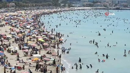 Çeşme'de otellerde plajlarda doldu taştı