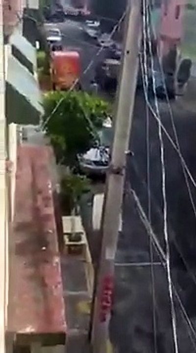 Los atrapan justo cuando estaban robando dentro de casa