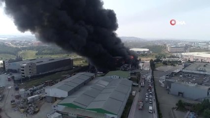 Tekstil fabrikasındaki yangın havadan görüntülendi