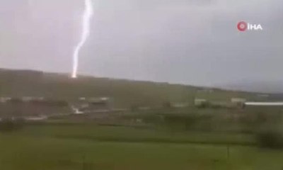 Yıldırımın düşme anı kamerada