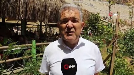 Dünyaca ünlü plajda izdiham yaşandı, 3 kilometrelik araç kuyruğu havadan görüntülendi