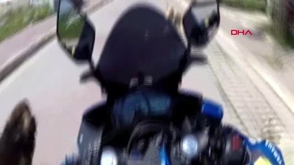 SİLİVRİ'DE ETRAFINI KÖPEKLER SARAN MOTOSİKLET SÜRÜCÜSÜNÜN ZOR ANLARI ++