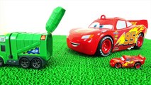 Disney Cars Lightning McQueen All RED Colors Dive into the Garbage Truck Toy Story