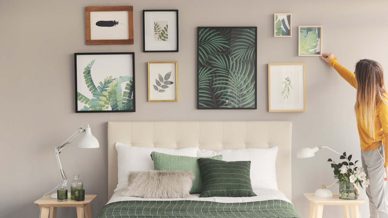 Decora tu cabecero con cuadros
