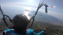 75 yaşındaki Çinli nine Fethiye'de yamaç paraşütü yaptı
