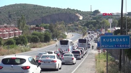 AYDIN Kuşadası'na bayramın üçüncü günü de tatilci akını