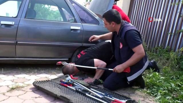 İtfaiye ekiplerinden yavru kedi kurtarma operasyonu
