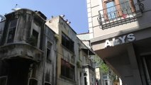 Beyoğlu'nda bir kadın 3 katlı binadan atlayarak intihar etti