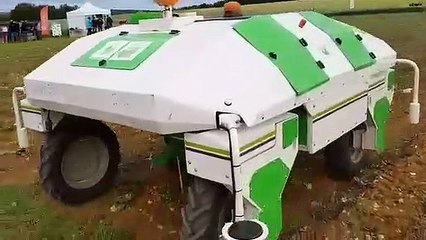 Dino, le robot désherbant en test chez Dijon Céréales