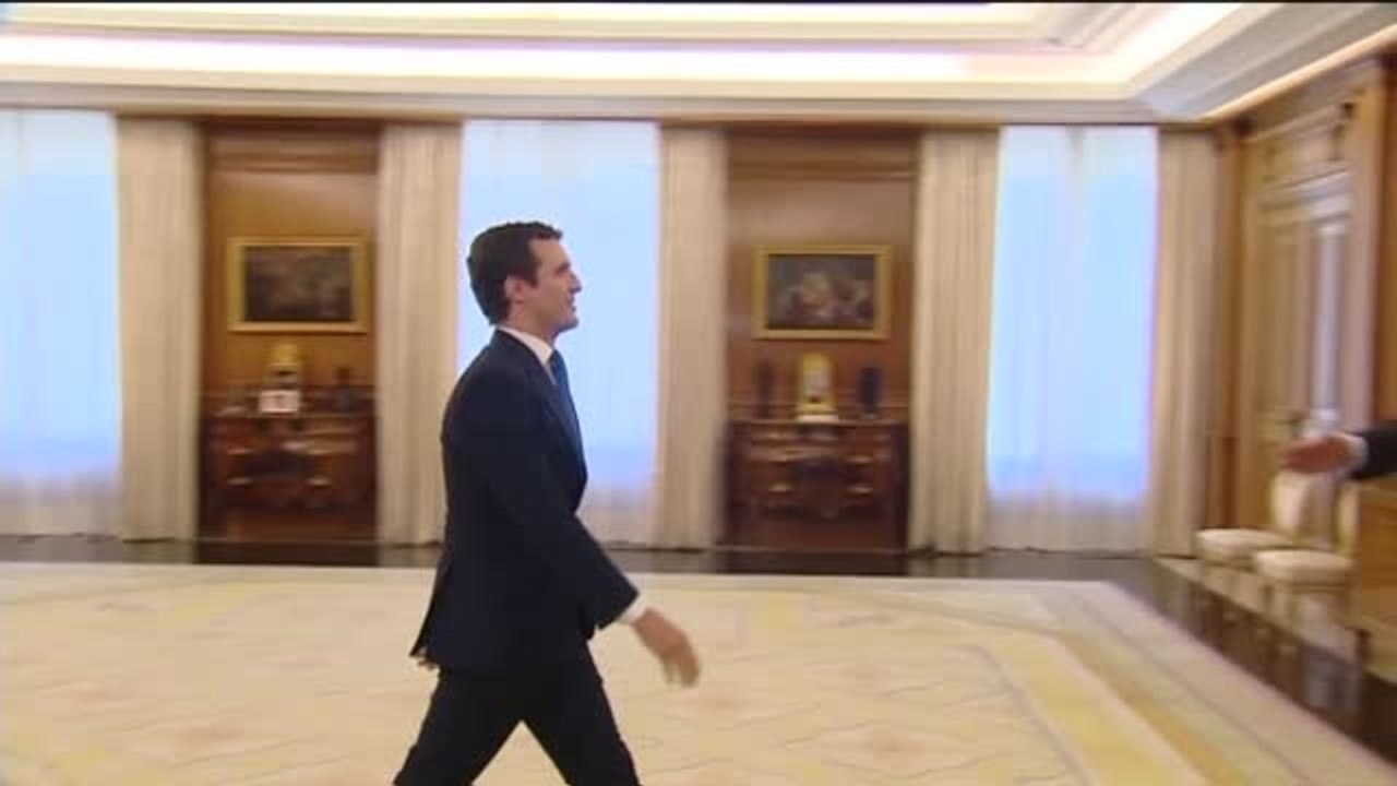 Felipe VI recibe a Pablo Casado en el Palacio de la Zarzuela