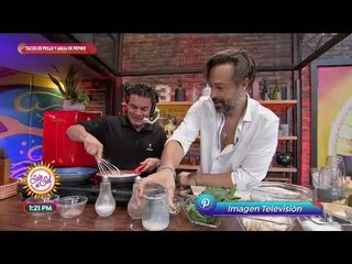 Cocina de solteros: ¡Charlie prepara unos deliciosos tacos de pollo! | Sale el Sol