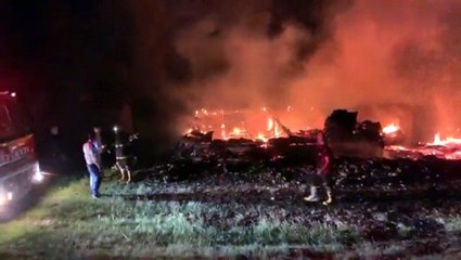 4 ev 1 samanlık kül oldu