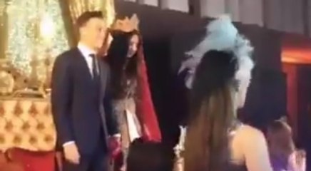 Arsenal'in yıldızından "Ölürüm Türkiyem"li kına gecesi