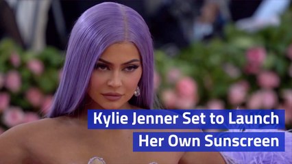 Kylie Jenner Wants You To Wear Sunscreen