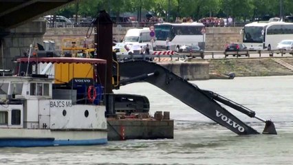 한국인 60대 男·30대 女 수습...인양 작업 차질 '플로팅 도크' 검토 / YTN