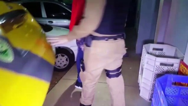 Jovem tinha 'mecanismo' para não ser flagrado com drogas enquanto realizava tráfico