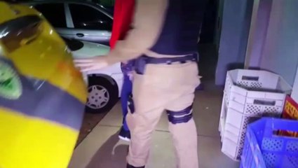 Jovem tinha 'mecanismo' para não ser flagrado com drogas enquanto realizava tráfico