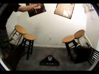 Jouer avec des balles de ping pong