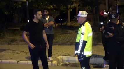 Otomobil kaza yaptı, sürücüsü olay yerine sağlık ekiplerinden sonra geldi