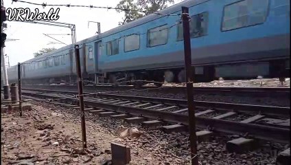 Gatimaan Express Meet Humsafar Express