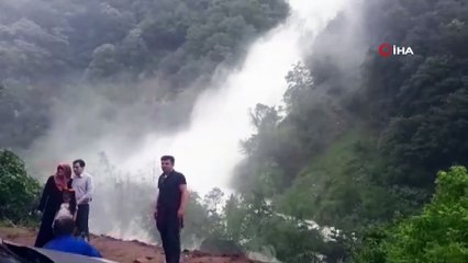 Yapay Şelaleyi Görenler Araçlarından İnip Fotoğrafını Çekti