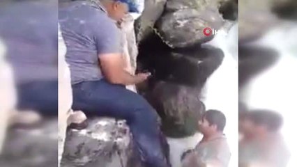 Ağrılı gençlerin elle balık avı nefes kesti