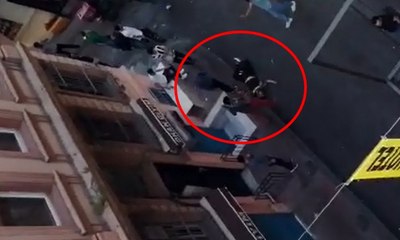 Beyoğlu'nda eğlence çıkışı kavga: Bayıltana kadar dövdüler!